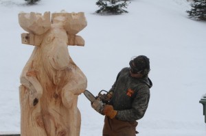 Sculptor Joel Palmer demonstrates his chainsaw technique!