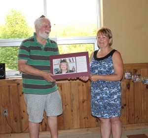 Mayor Terry Ritchie presents Reta Kelley  with the 2014 Wall of Fame plaque 